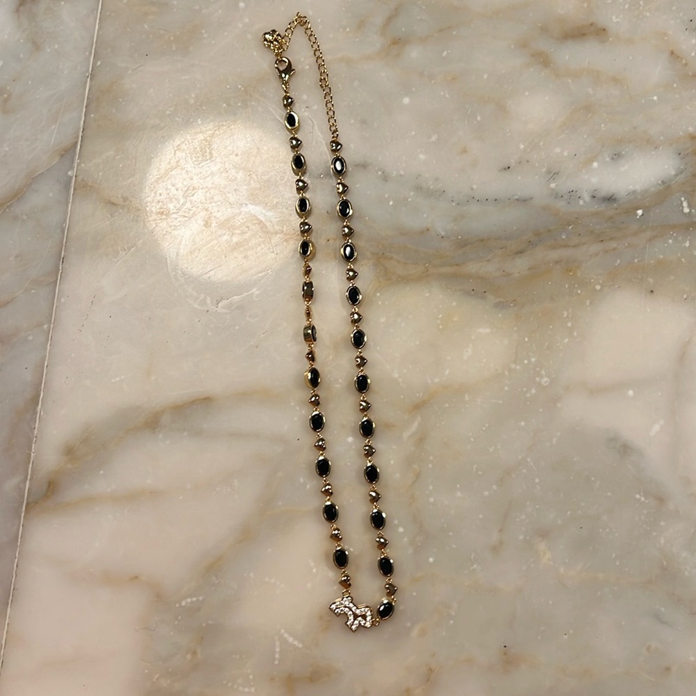 NEW NEVER WORN ADORABLE DOG FIGURE NECKLACE